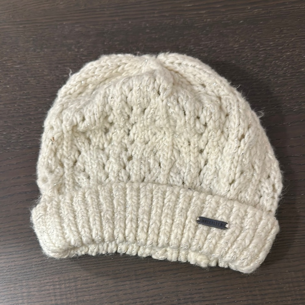 Hollister White Knit Beanie (Like New)!